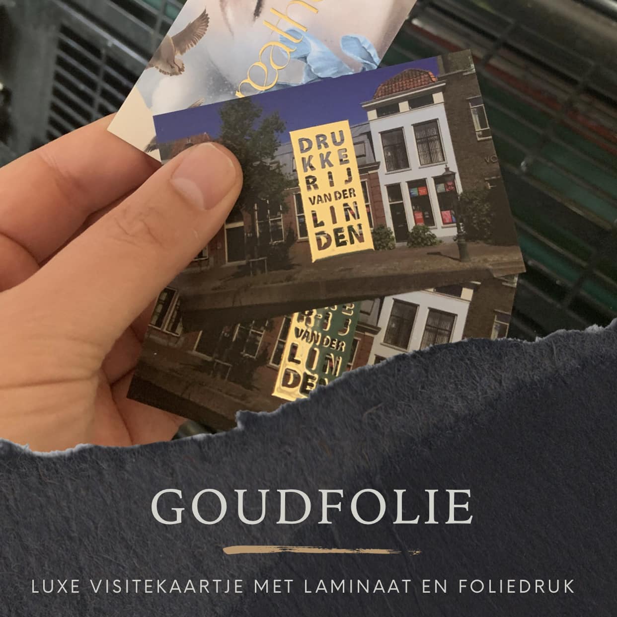 luxe visitekaartje met mat laminaat en goudfolie